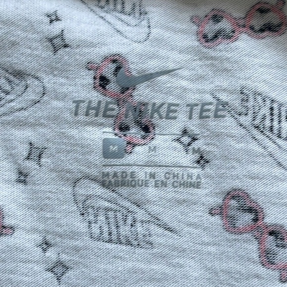 Women’s Nike crop top tee - Picture 2 of 3